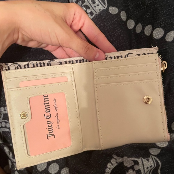Juicy couture wallet - Picture 6 of 7